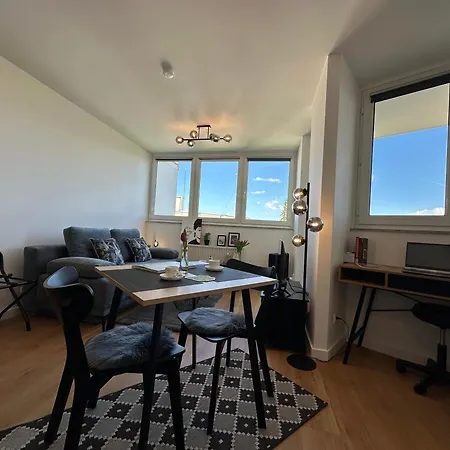 Lägenhet Modernes Loggia-apartment Mit Dezentem Bergblick In Im Allgaeu