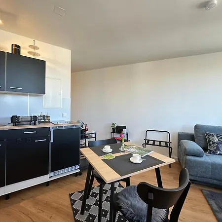 Lägenhet Modernes Loggia-apartment Mit Dezentem Bergblick In Im Allgaeu